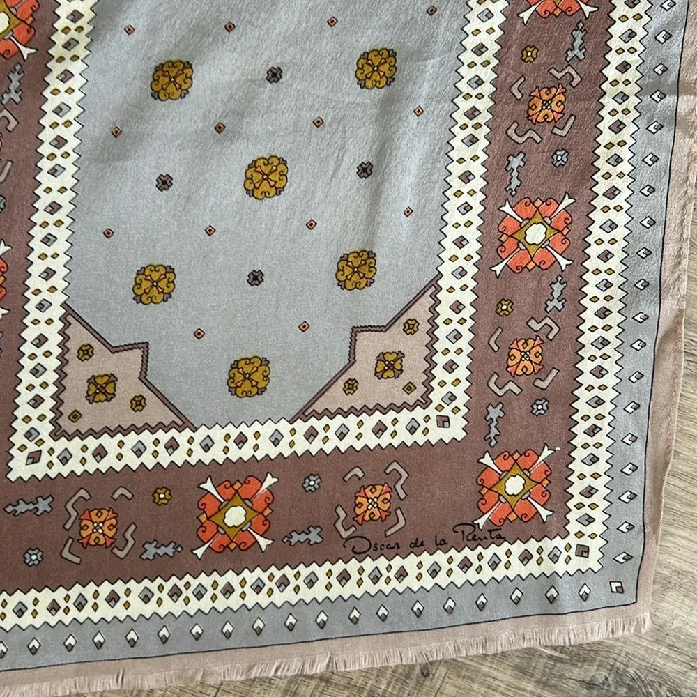 Oscar de la Renta 100% Silk Scarf - Picture 2 of 3